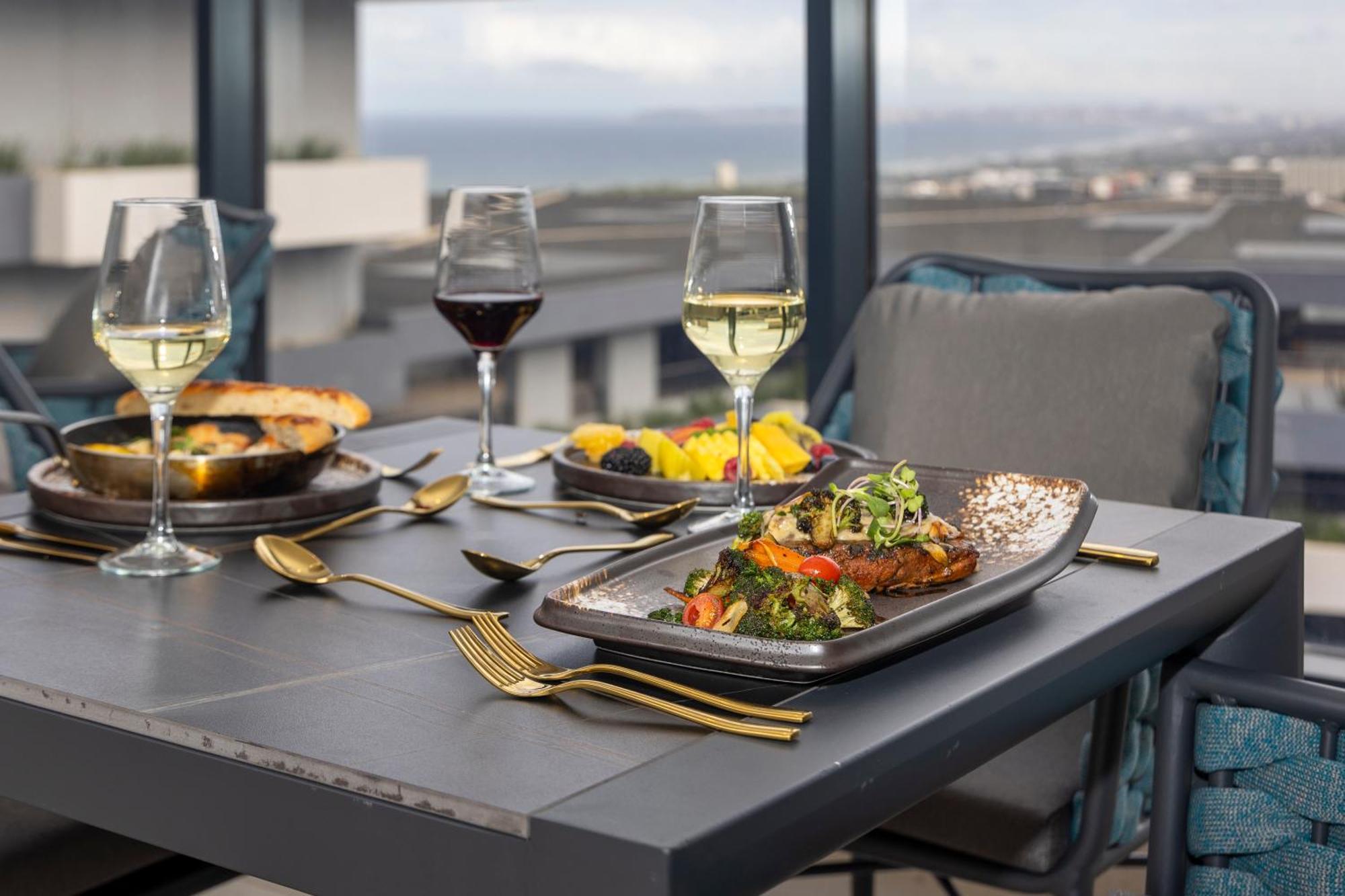 Coastlands Skye Hotel, Ridgeside, Umhlanga 4* Durban